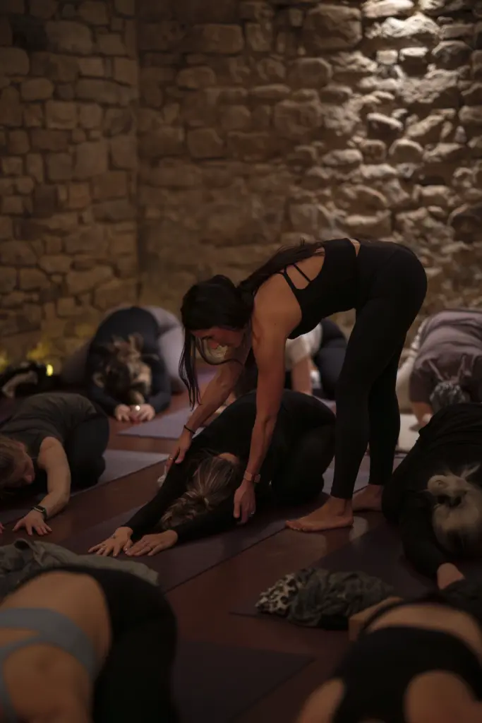 2026 02 06 Candlelight Yoga Wine UniqueGym Bassermann Jordan89 Kopie