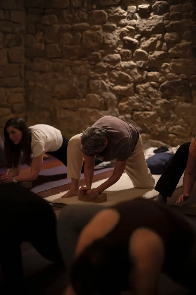 2026 02 06 Candlelight Yoga Wine UniqueGym Bassermann Jordan98 Kopie